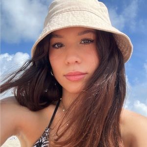 Meet your Posher, Mira